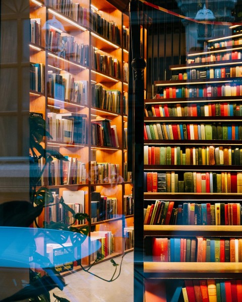 Minoa Pera Books